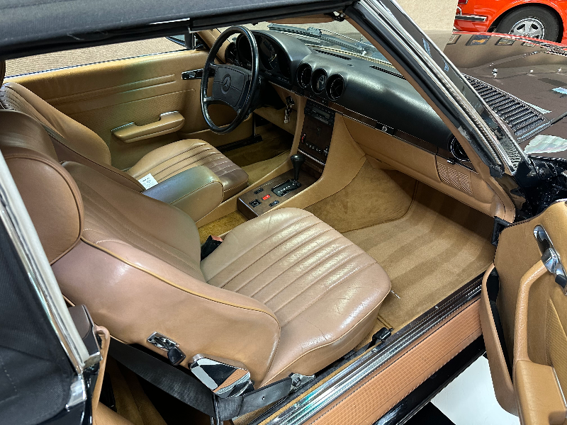 1987 Mercedes Benz  560 SL 143