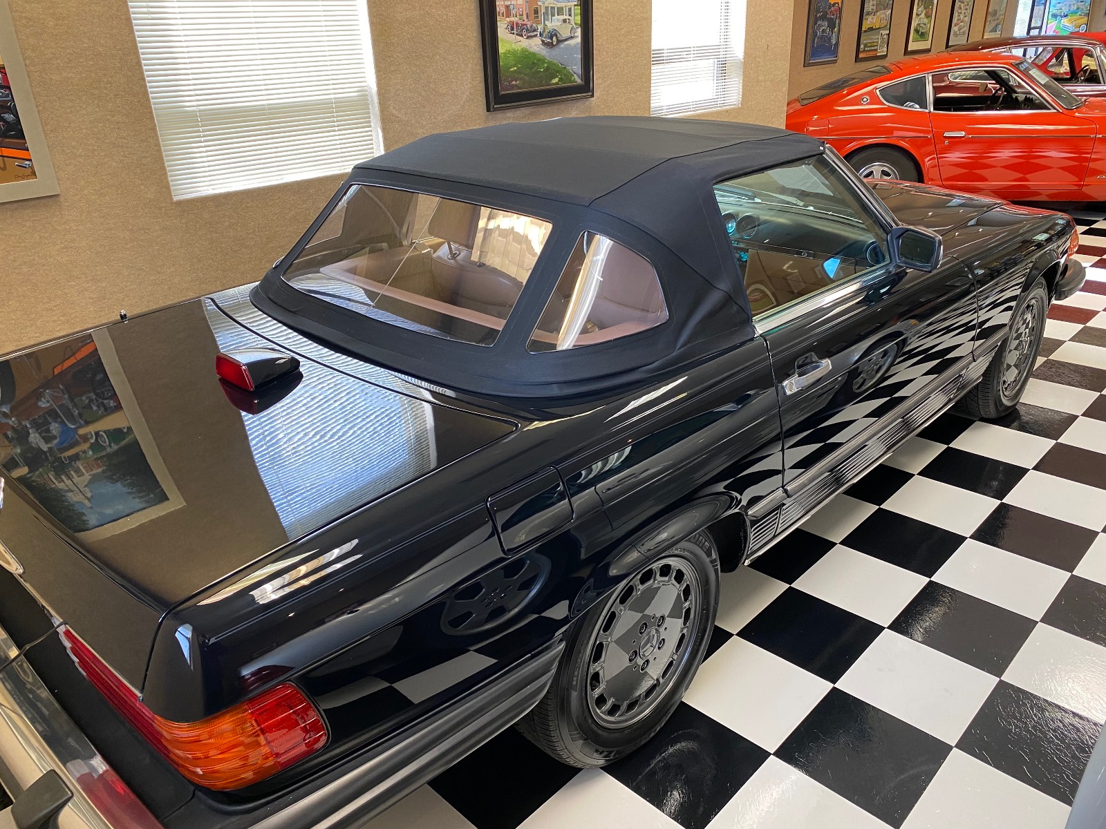 1987 Mercedes Benz  560 SL 292