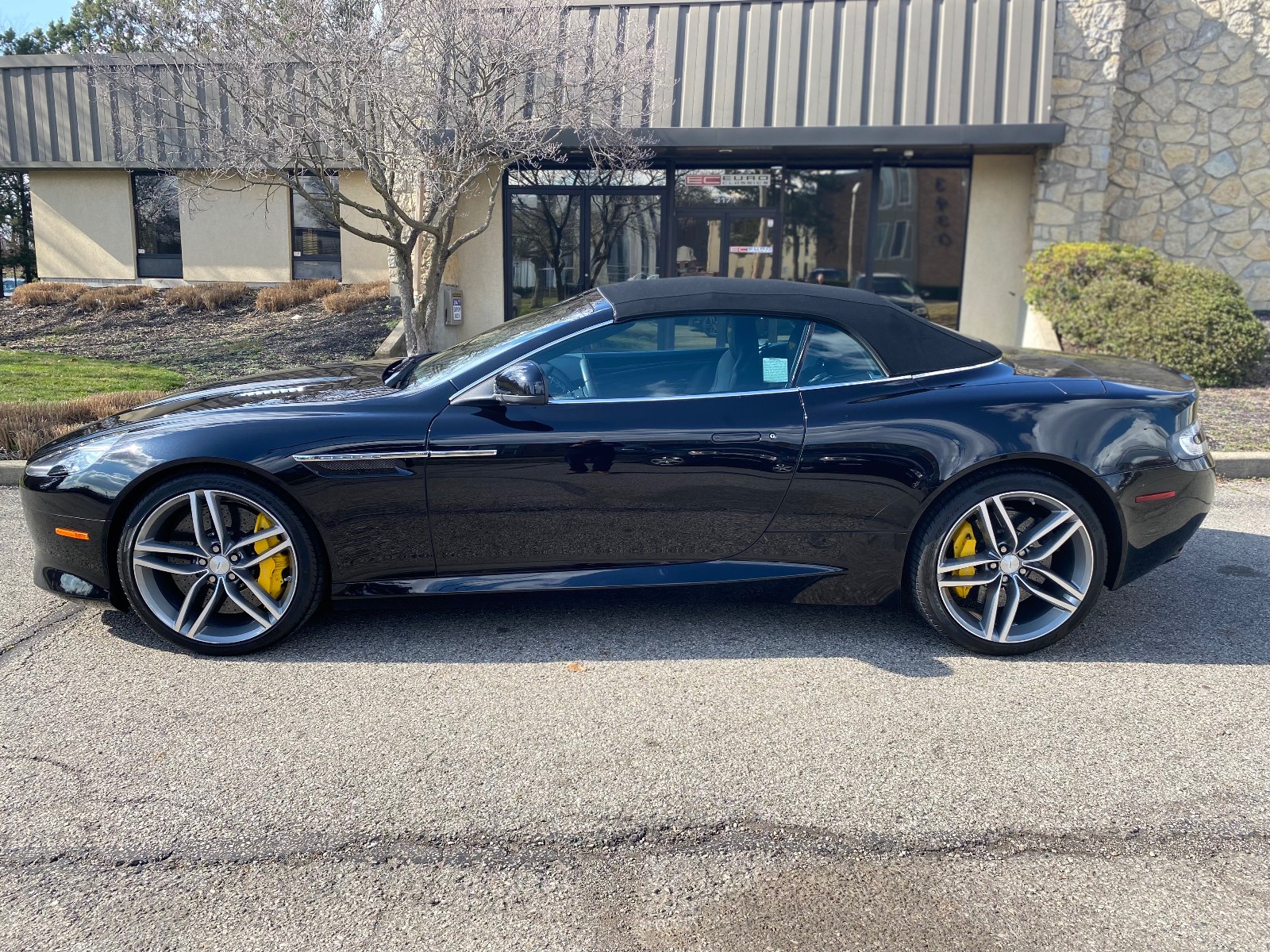 2012 Aston Martin  Virage Volante 557
