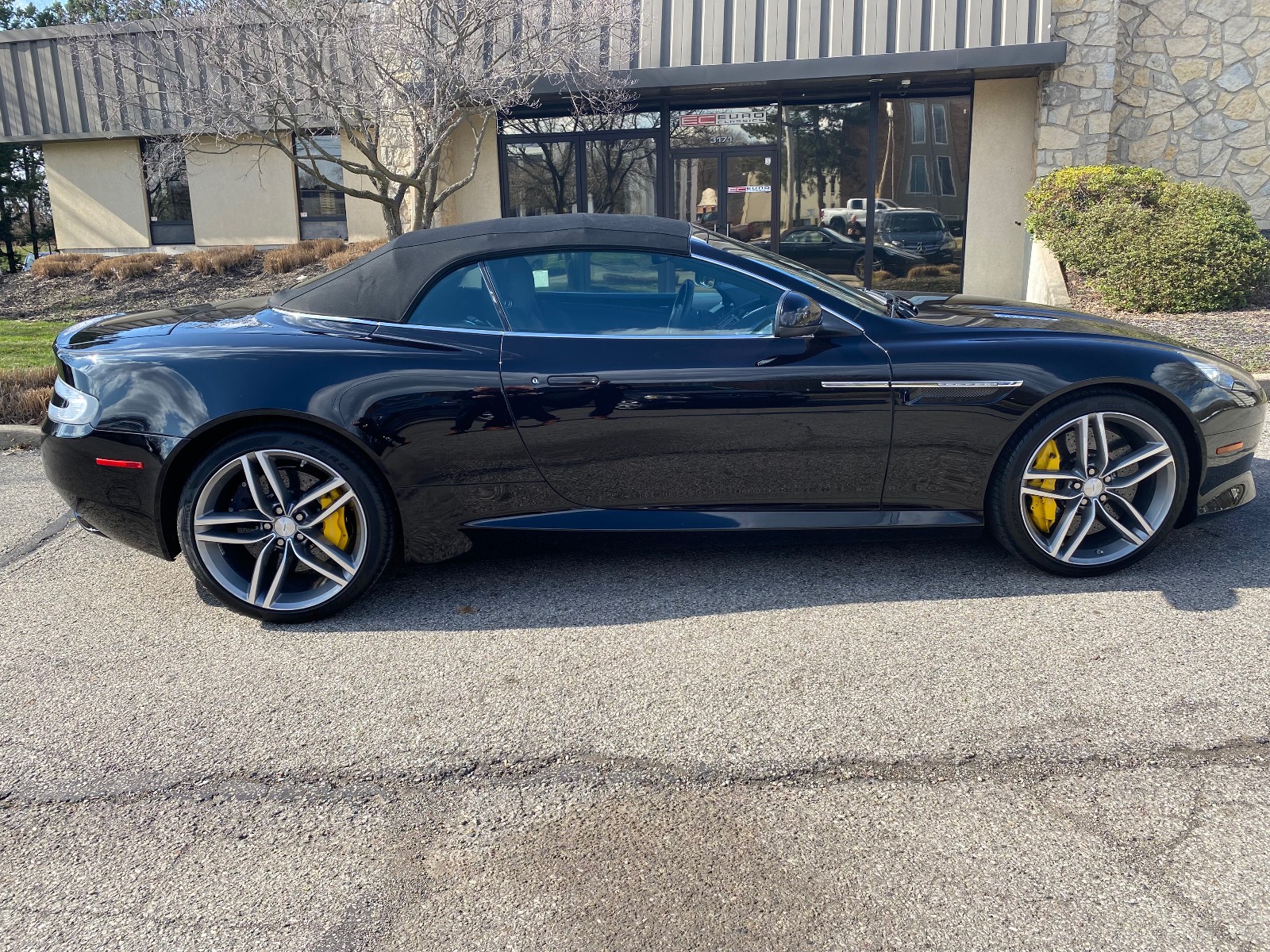 2012 Aston Martin  Virage Volante 564