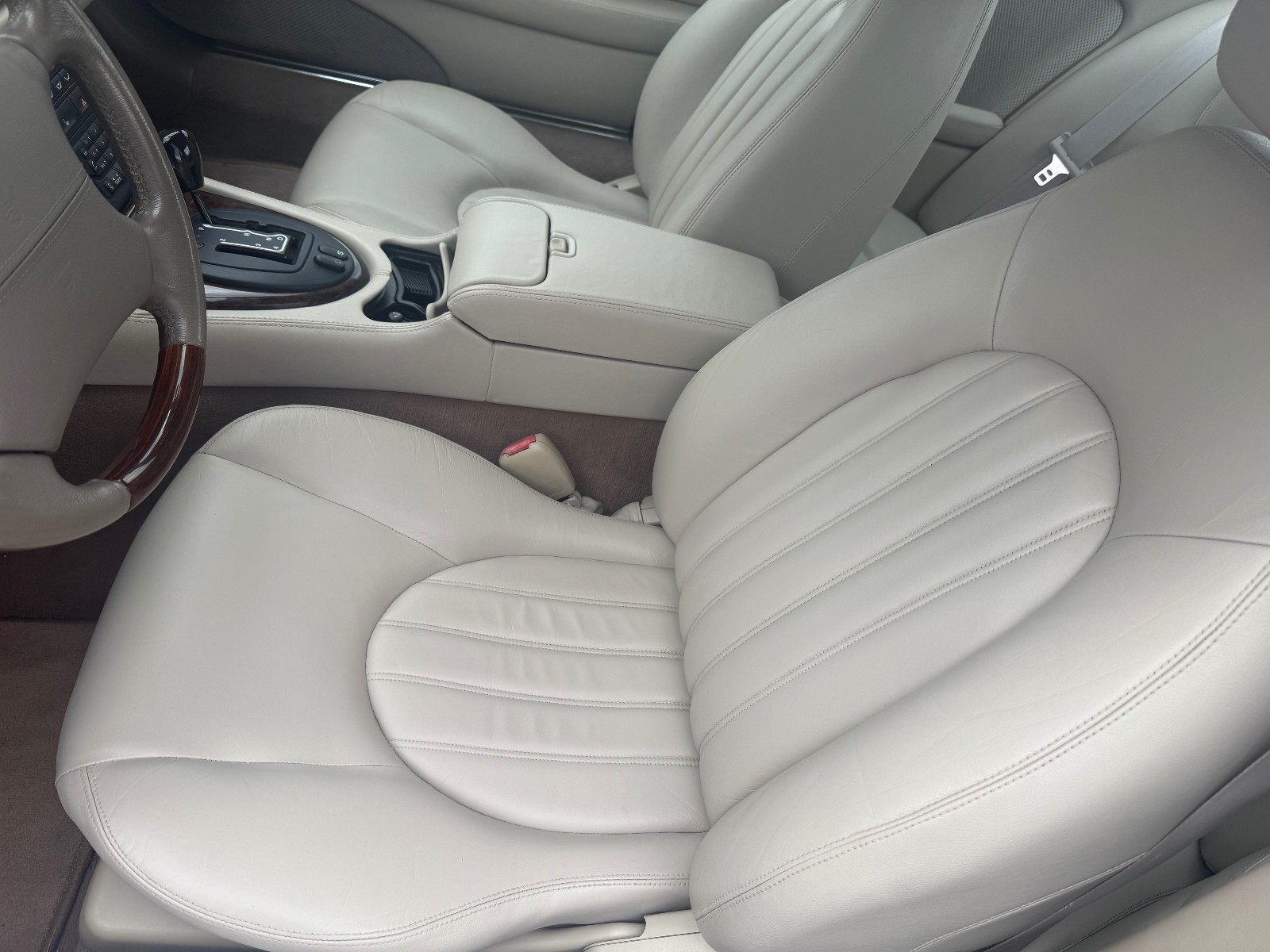 2001 Jaguar XK8 1330