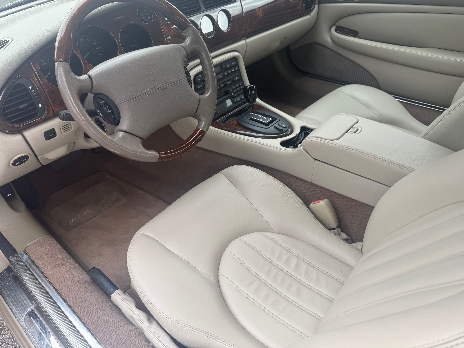 2001 Jaguar XK8 1329